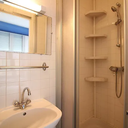 Confort 25m² Au Centre Du Mont-dore, Proche Thermes Et Commodites, Wifi, 2 Couchages - Fr-1-415-148 Apartment Le Mont-Dore